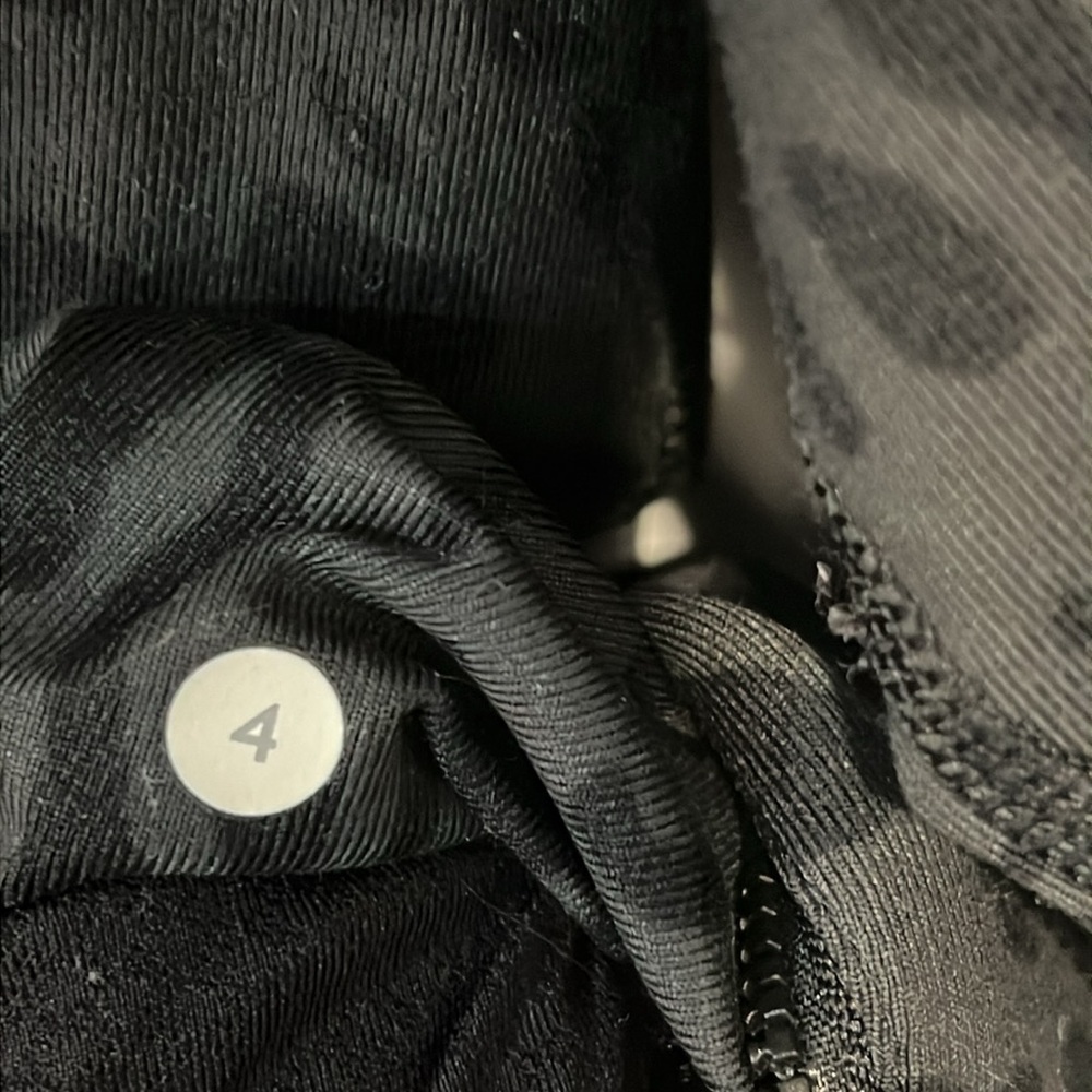 Lululemon Grey Black Namaskar Leopard Animal Swirl zip up scuba hoodie size 4 - Picture 9 of 16